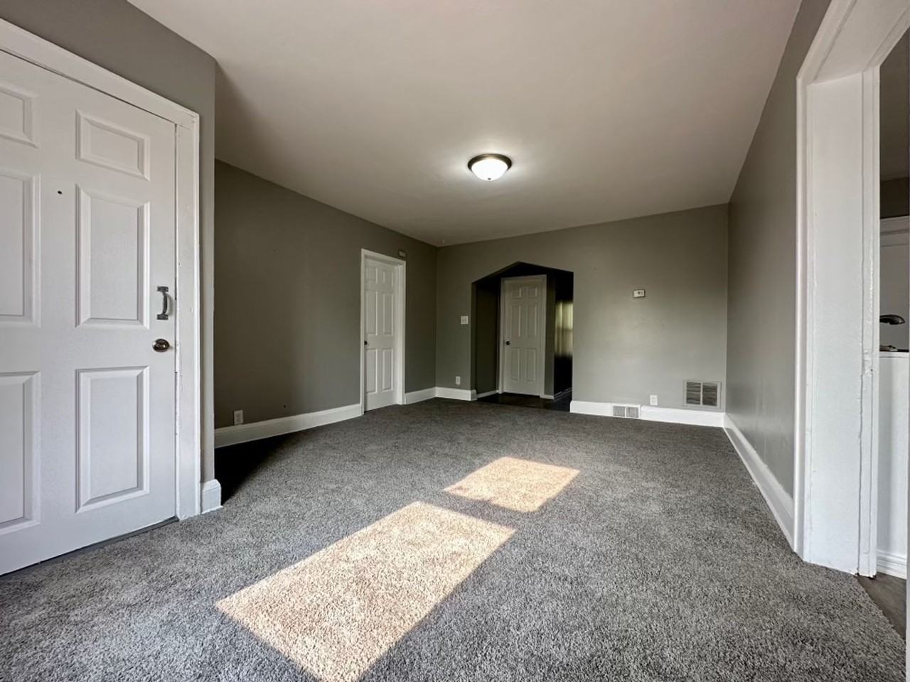 318 27th Ave N - Photo 5 of 10