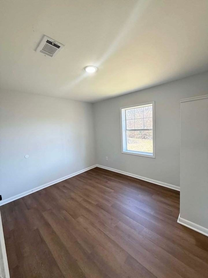 530 N Main St - Photo 3 of 6