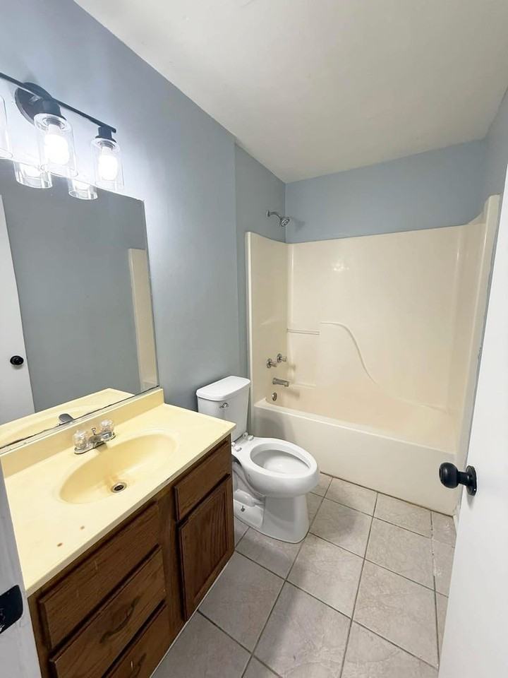 530 N Main St - Photo 4 of 6