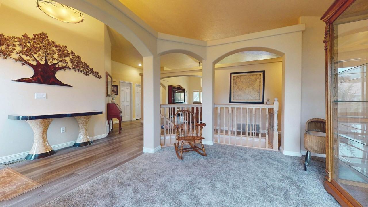 853 Kestrel Ct - Photo 5 of 44