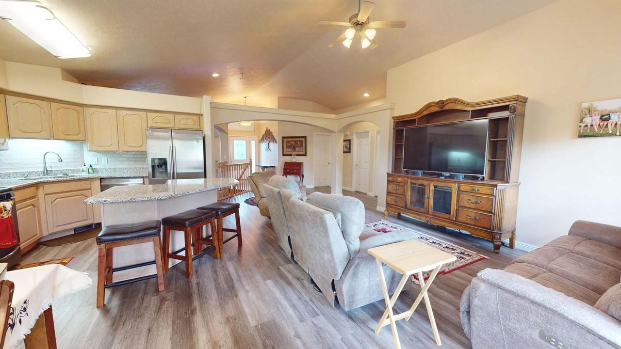 853 Kestrel Ct - Photo 7 of 44