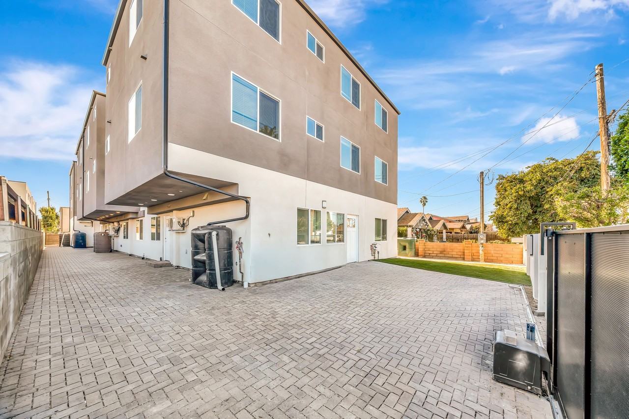 USC Student Residences at 37th Street - Photo 3 of 5