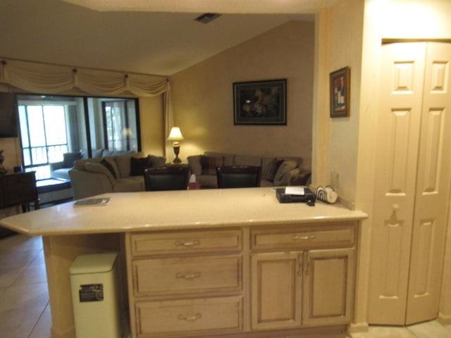 4 Lexington Lane East #E F - Photo 4 of 5