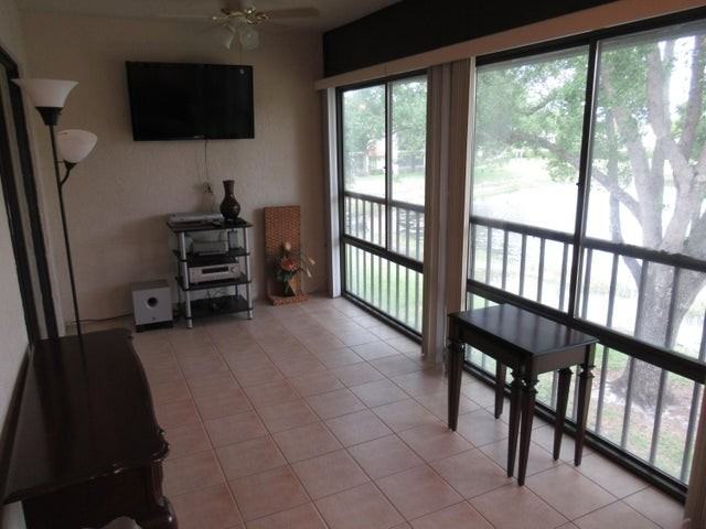 4 Lexington Lane East #E F - Photo 3 of 5