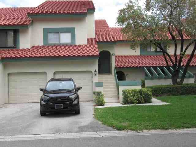 4 Lexington Lane East #E F - Photo 2 of 5