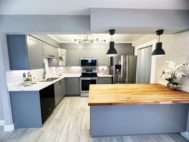 321 Sandtree Drive - Photo 4 of 8