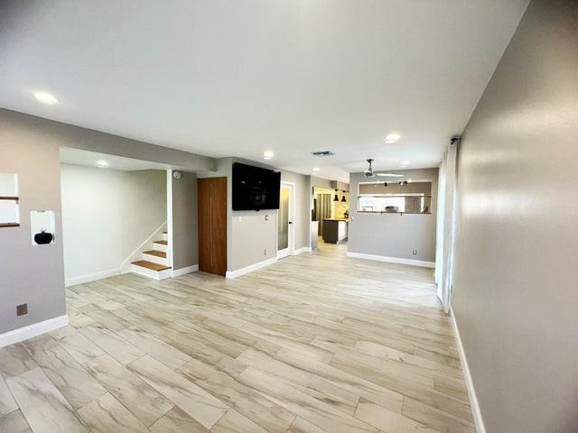 321 Sandtree Drive - Photo 5 of 8