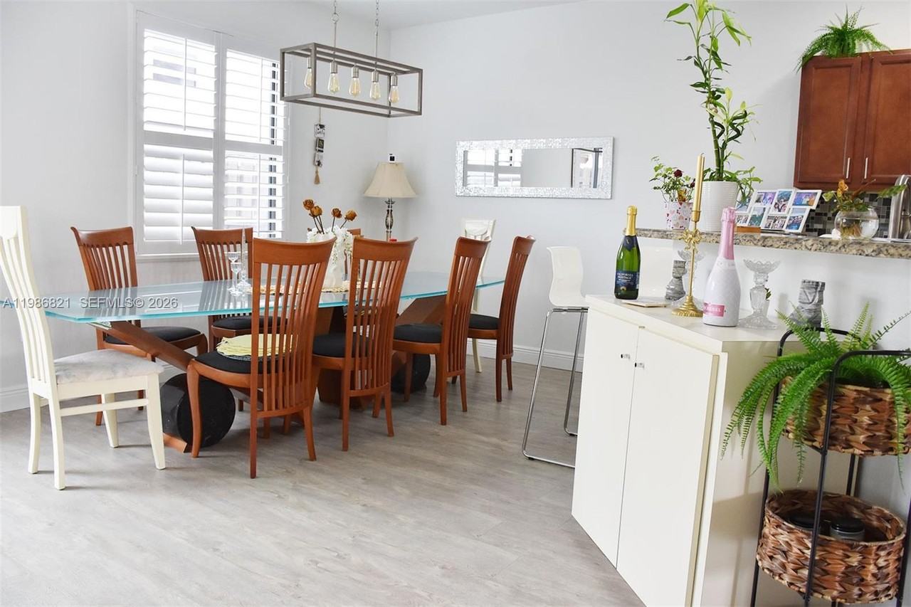 11364 Southwest 233rd Street - Photo 3 of 18