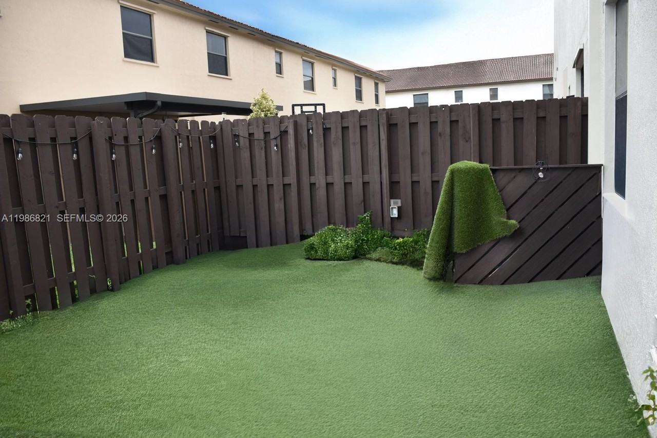 11364 Southwest 233rd Street - Photo 4 of 18