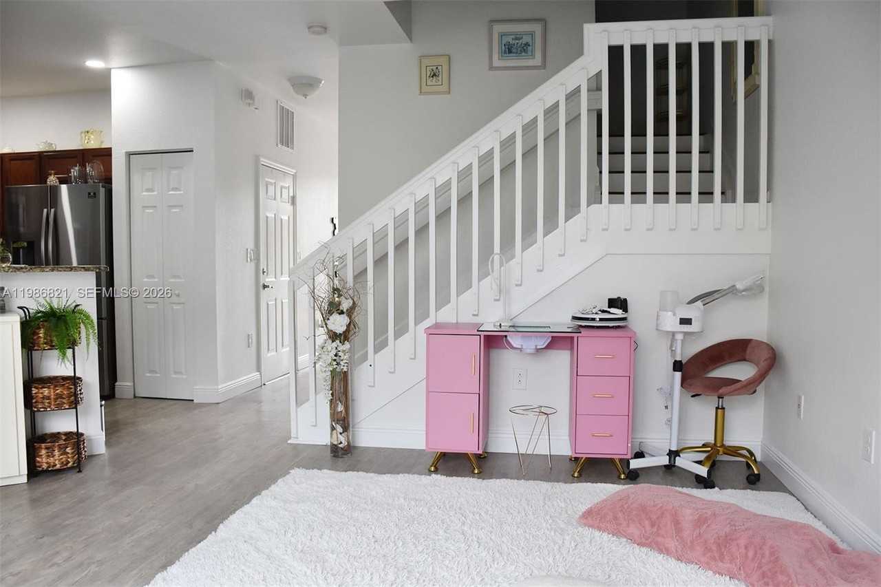 11364 Southwest 233rd Street - Photo 5 of 18