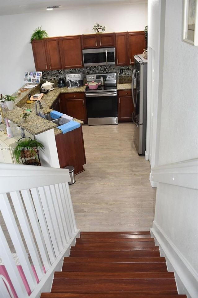 11364 Southwest 233rd Street - Photo 7 of 18