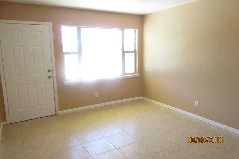 1012 Georgetown Rd - Photo 3 of 18