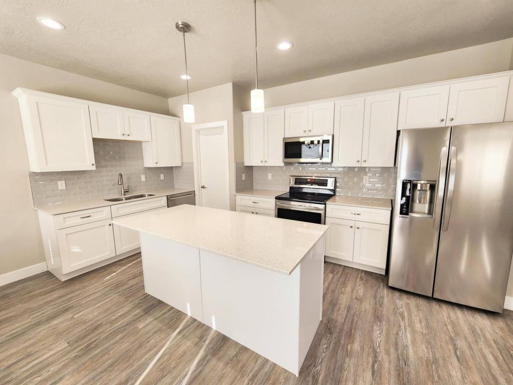 277 E 1500 N - Photo 2 of 16