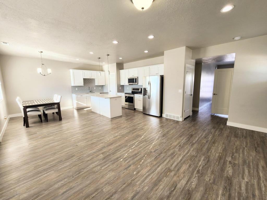 277 E 1500 N - Photo 3 of 16