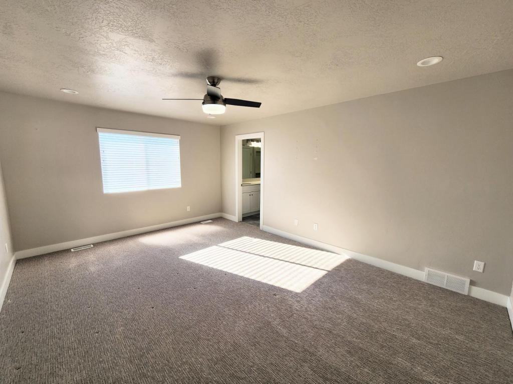 277 E 1500 N - Photo 4 of 16