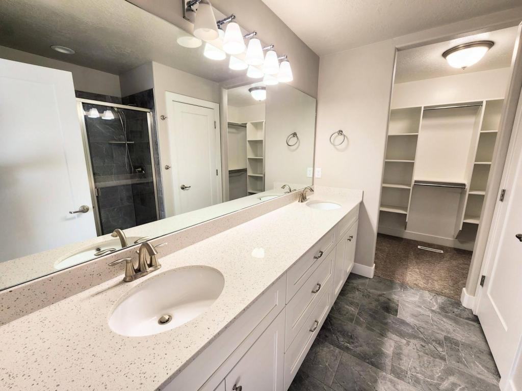 277 E 1500 N - Photo 5 of 16