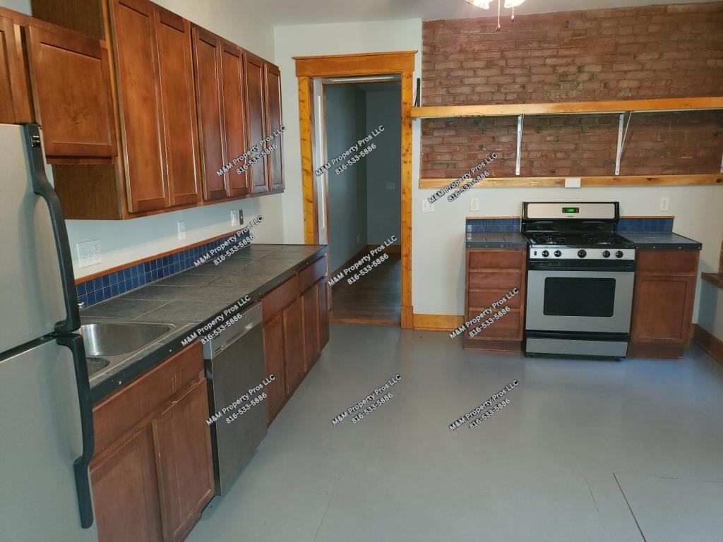 513 Holmes St - Photo 3 of 16