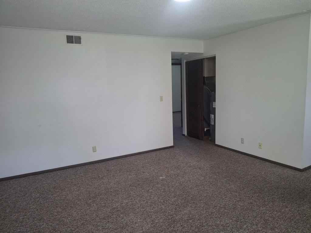 224 Steven St Apt C - Photo 2 of 3