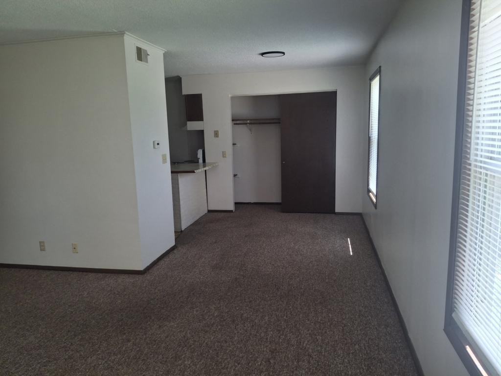 224 Steven St Apt C - Photo 3 of 3