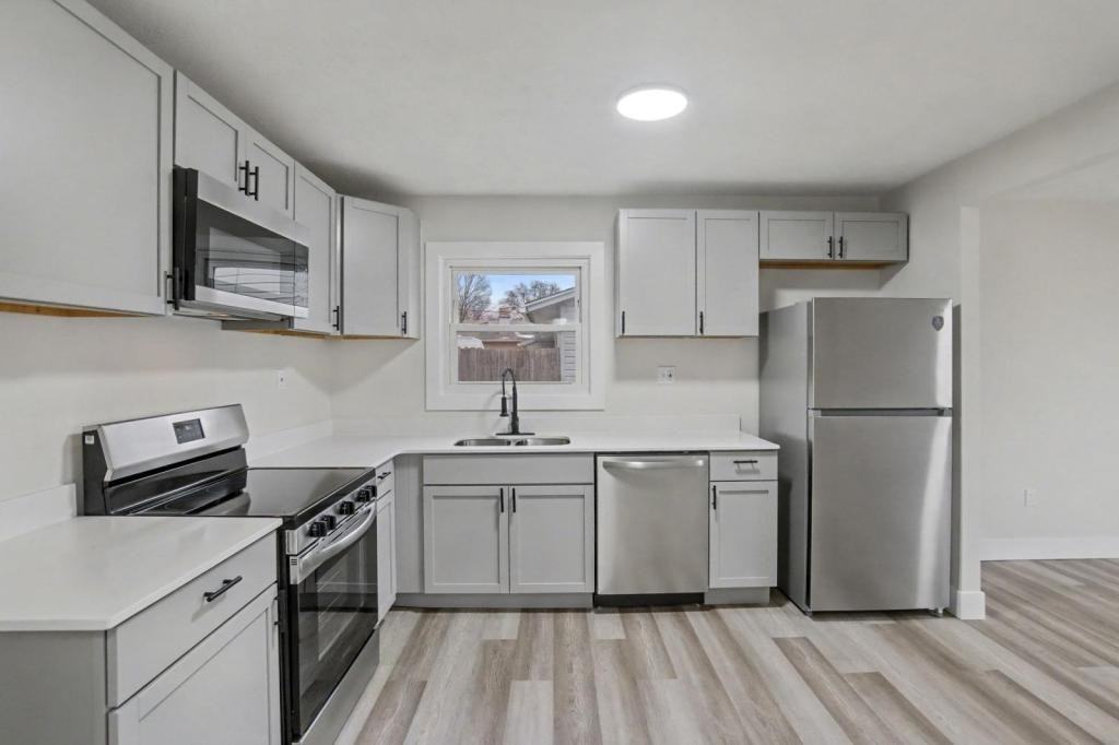 5713 Mayville Dr - Photo 3 of 33