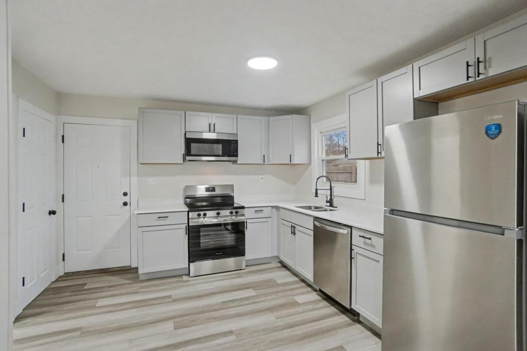 5713 Mayville Dr - Photo 4 of 33