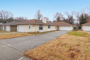 featured image of 625 W Edgewood St