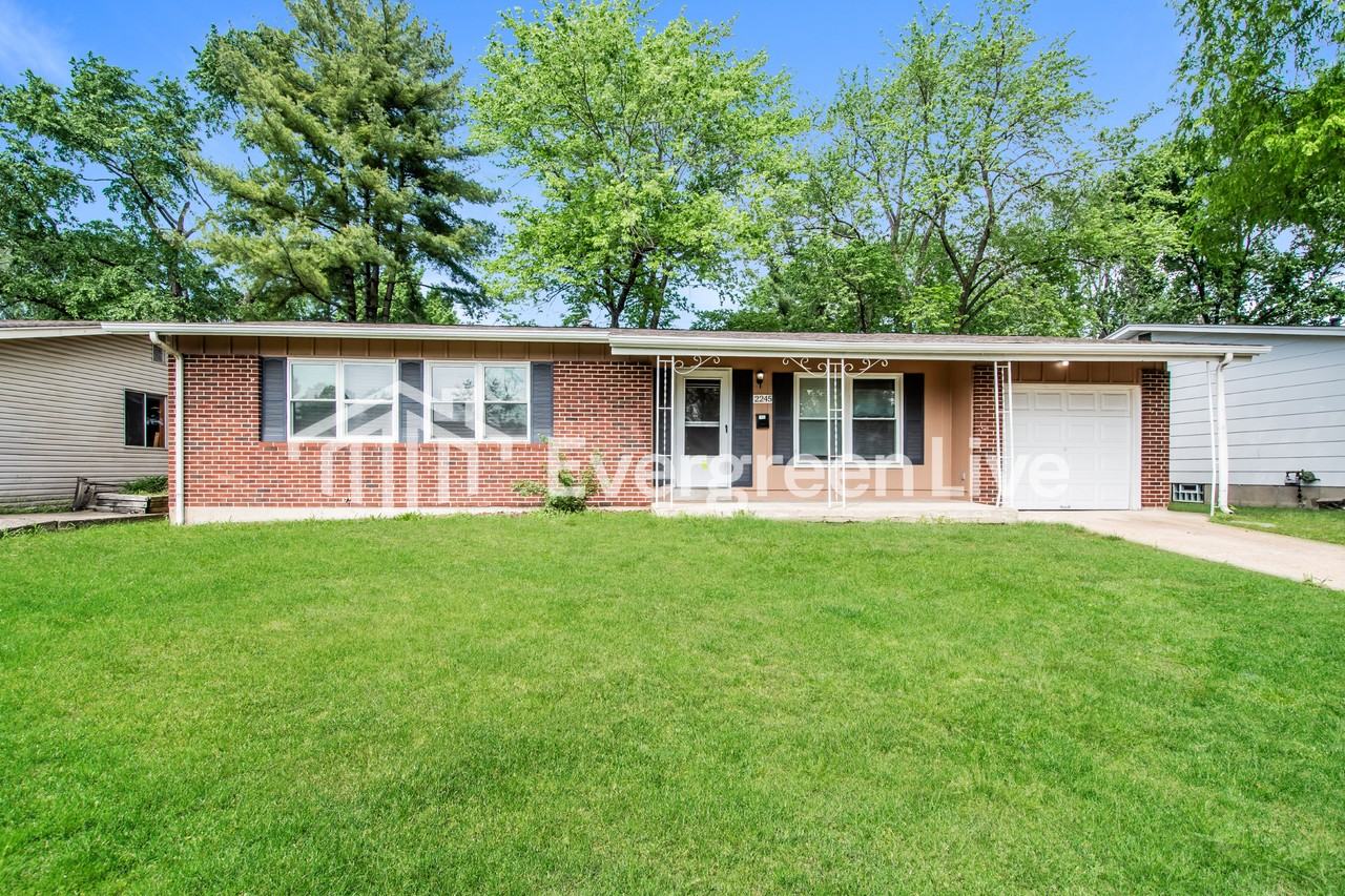 2245 Cottontail Dr - Photo 2 of 15