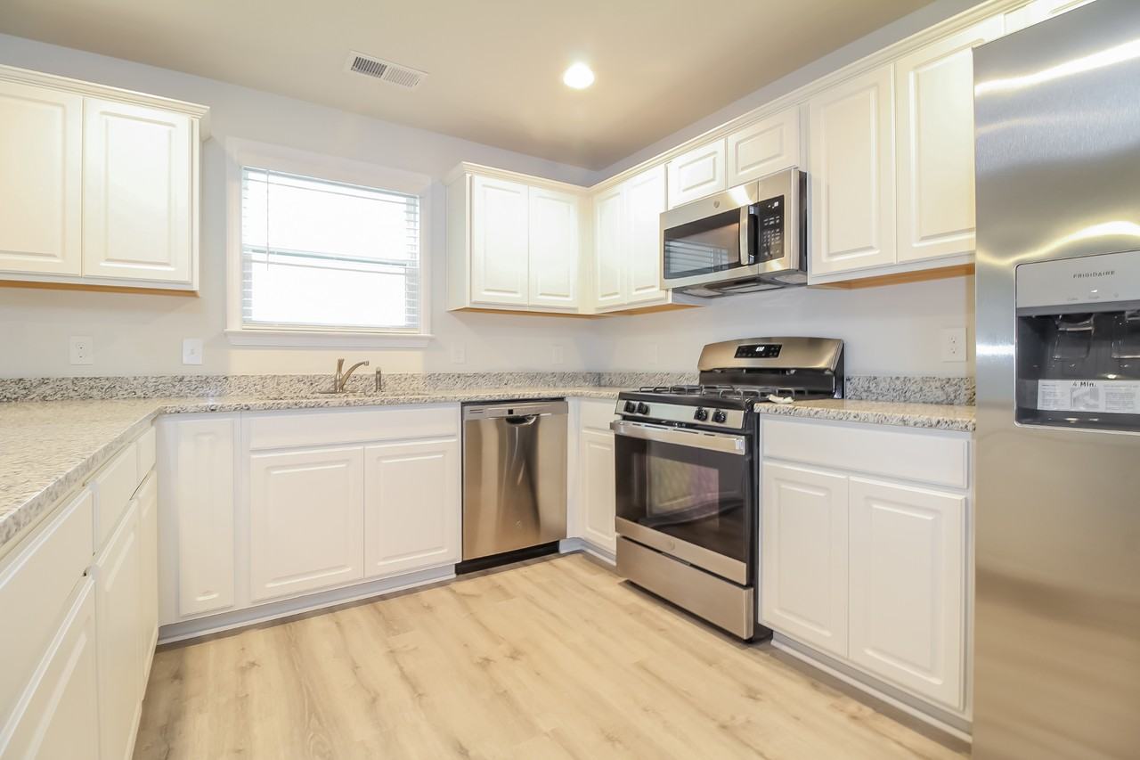 518 Whittier St - Photo 6 of 16