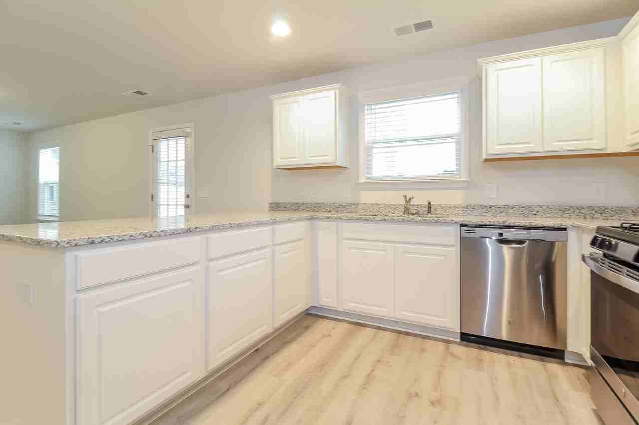 518 Whittier St - Photo 7 of 16