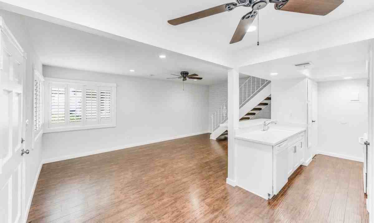 16673 Viewpoint Ln - Photo 2 of 9