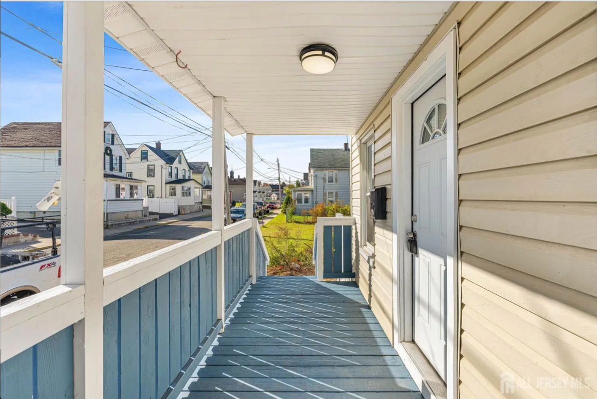 29 Levinson Ave - Photo 2 of 13