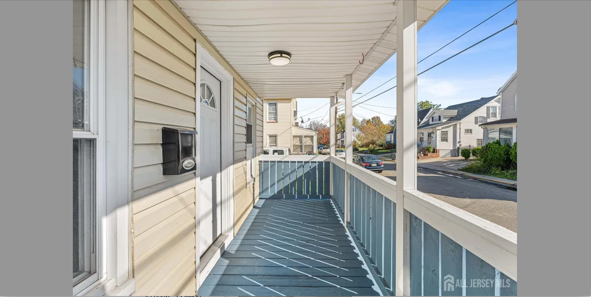 29 Levinson Ave - Photo 3 of 13