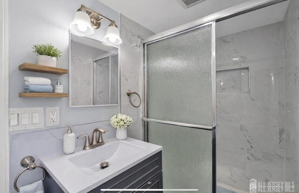 29 Levinson Ave - Photo 6 of 13