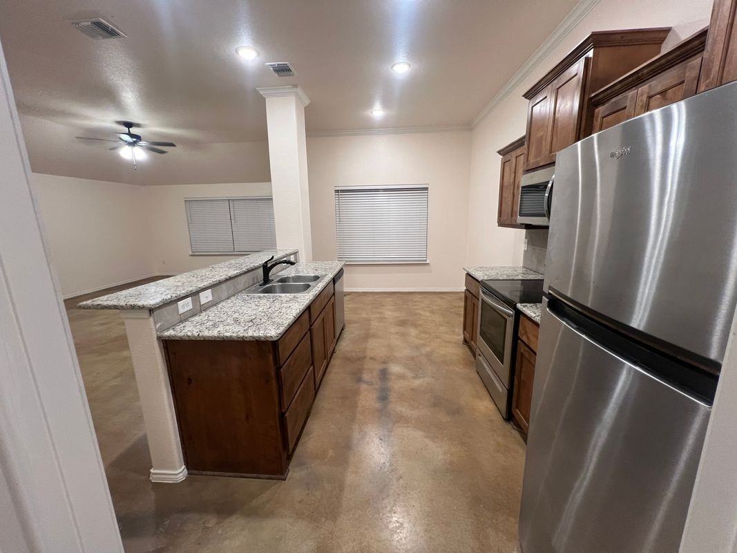 1012 Damascus Dr - Photo 4 of 9