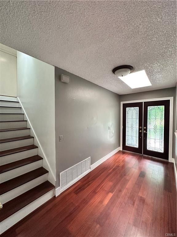 2415 Mercedes Ave - Photo 2 of 7