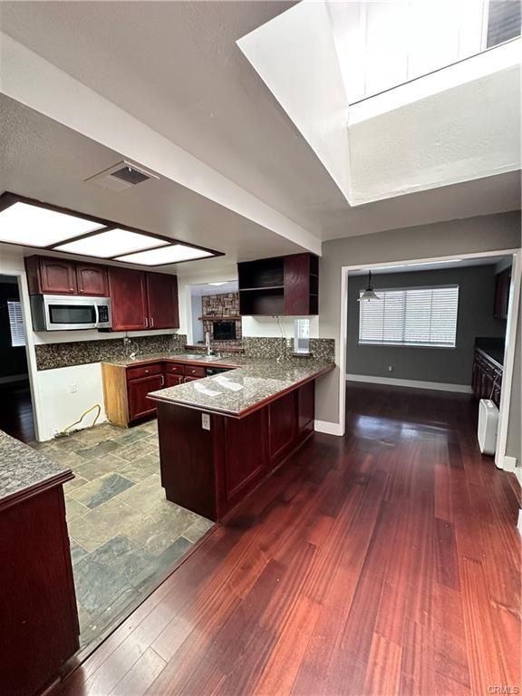 2415 Mercedes Ave - Photo 3 of 7