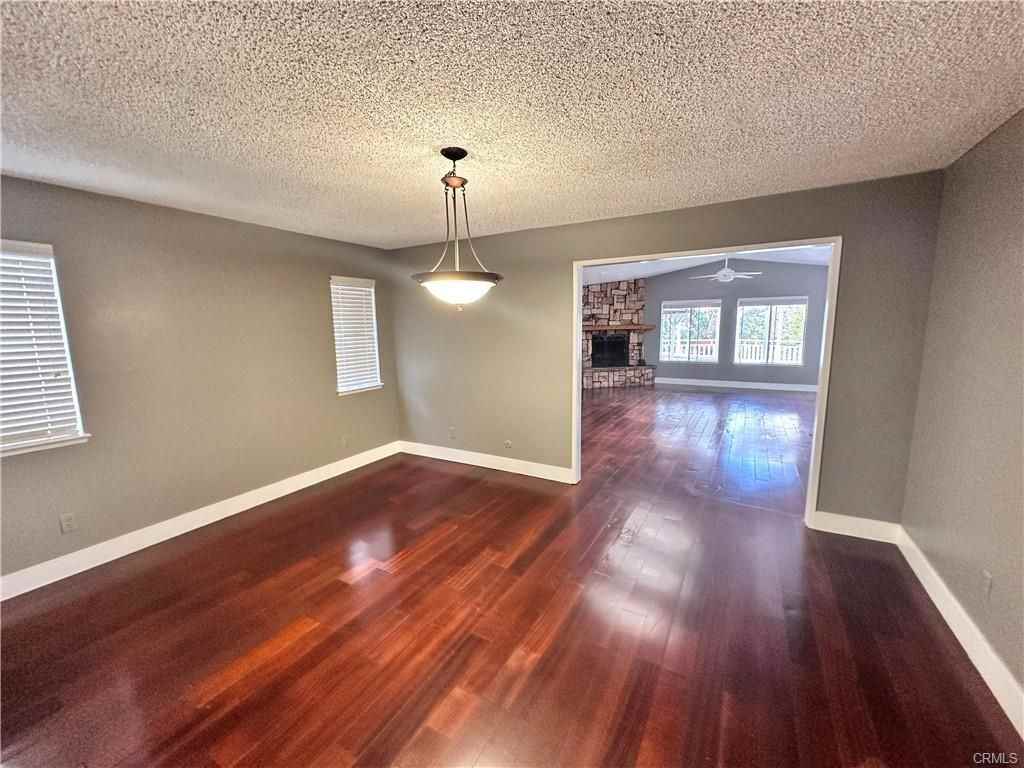 2415 Mercedes Ave - Photo 5 of 7