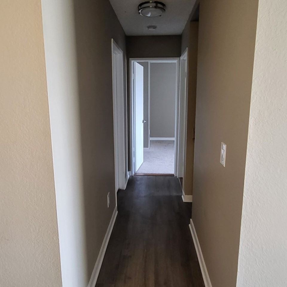 652 Moss St - Photo 6 of 19