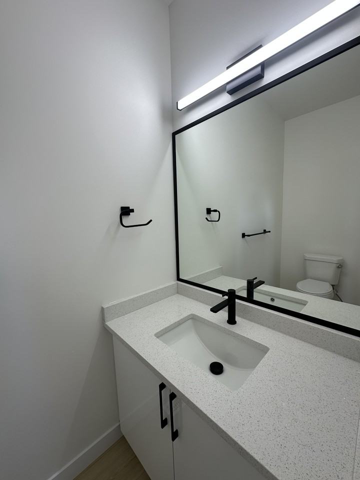 Britannia Youngstown – 15906 106A Ave - Photo 4 of 15