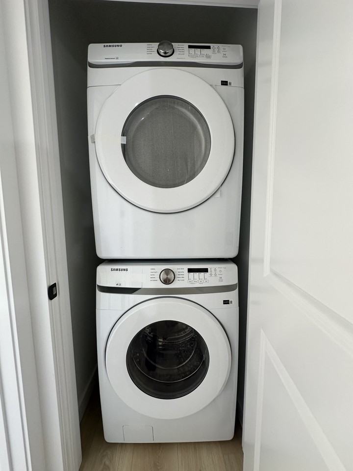 Britannia Youngstown – 15906 106A Ave - Photo 6 of 15