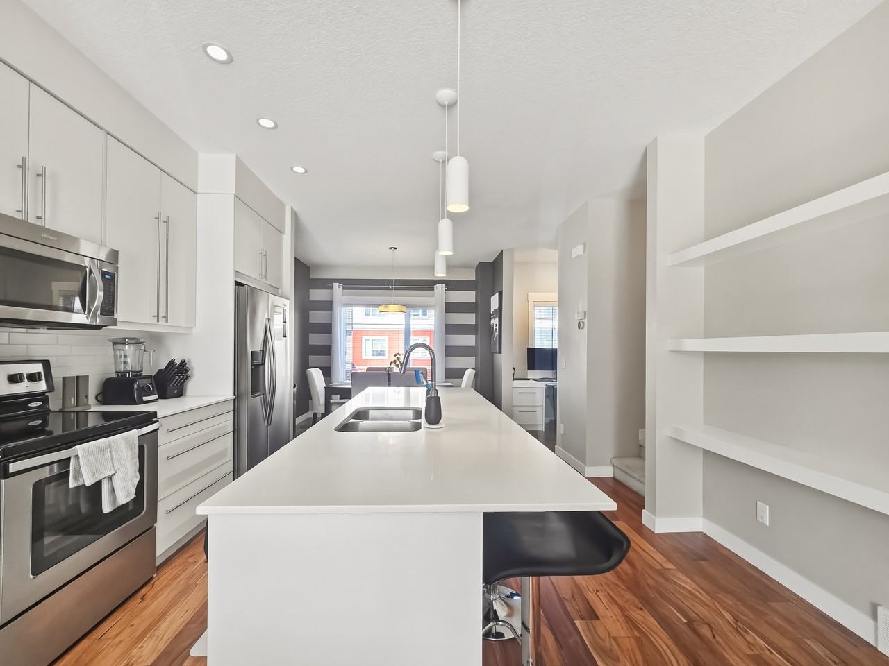 5305 32 Avenue Southwest - 1104 - Photo 3 of 29