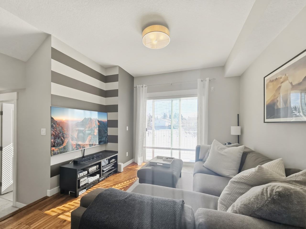 5305 32 Avenue Southwest - 1104 - Photo 5 of 29