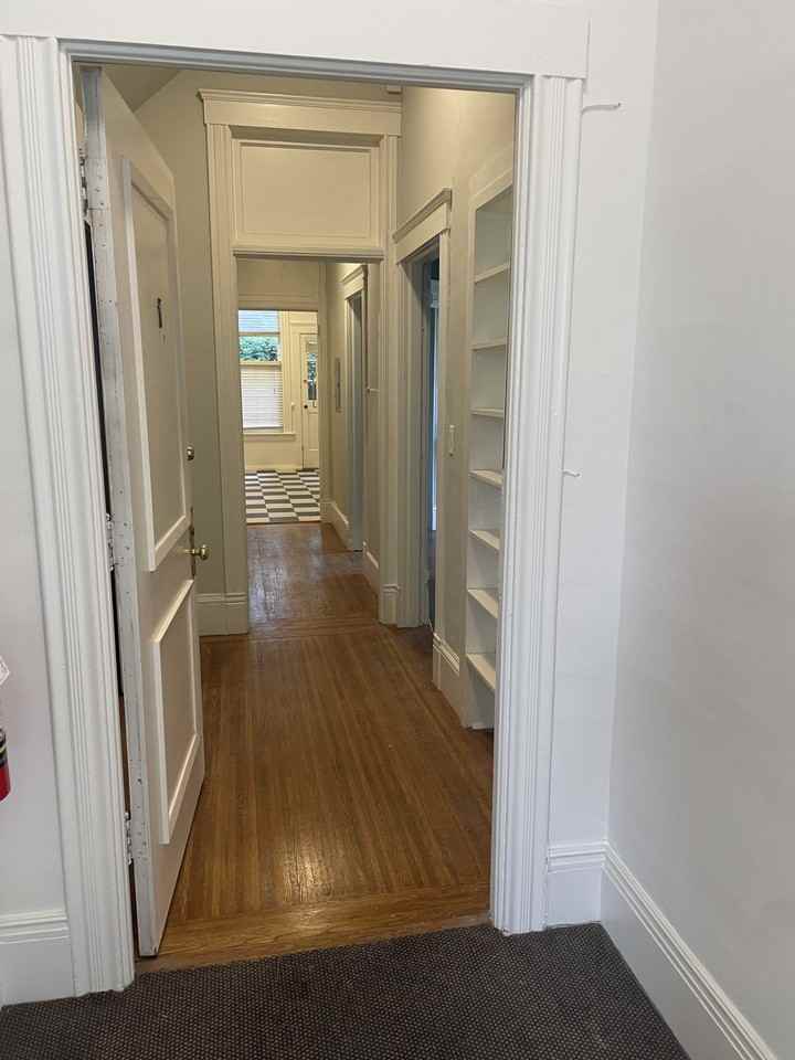 2816 Jackson St - Photo 5 of 11