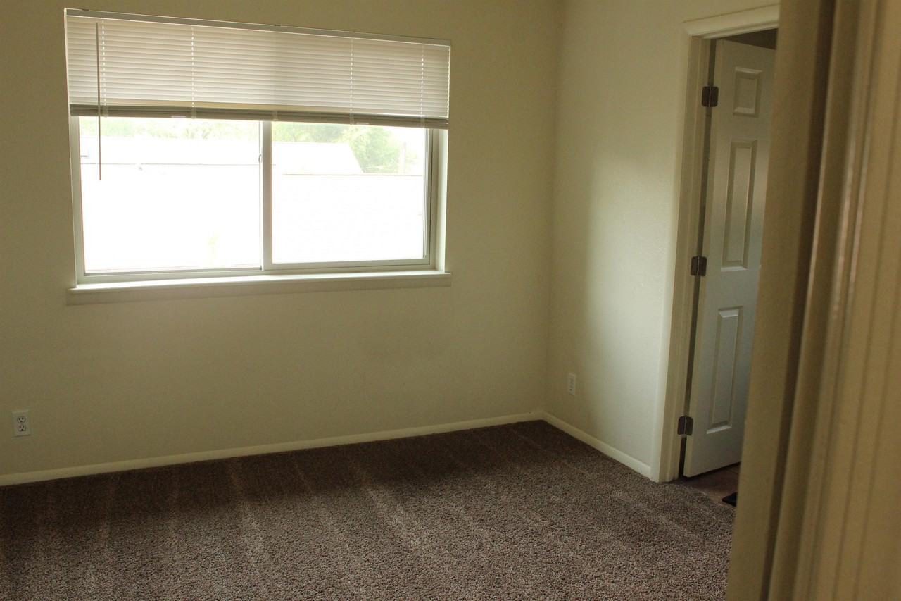 302 S Verde St #1 - Photo 3 of 4