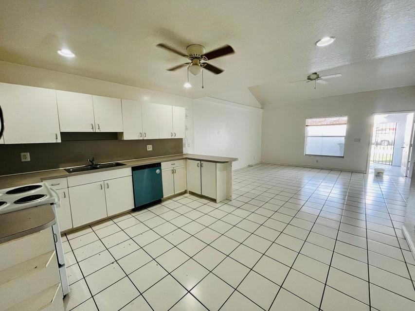 13707 Yarmouth Ct #13707 - Photo 4 of 9