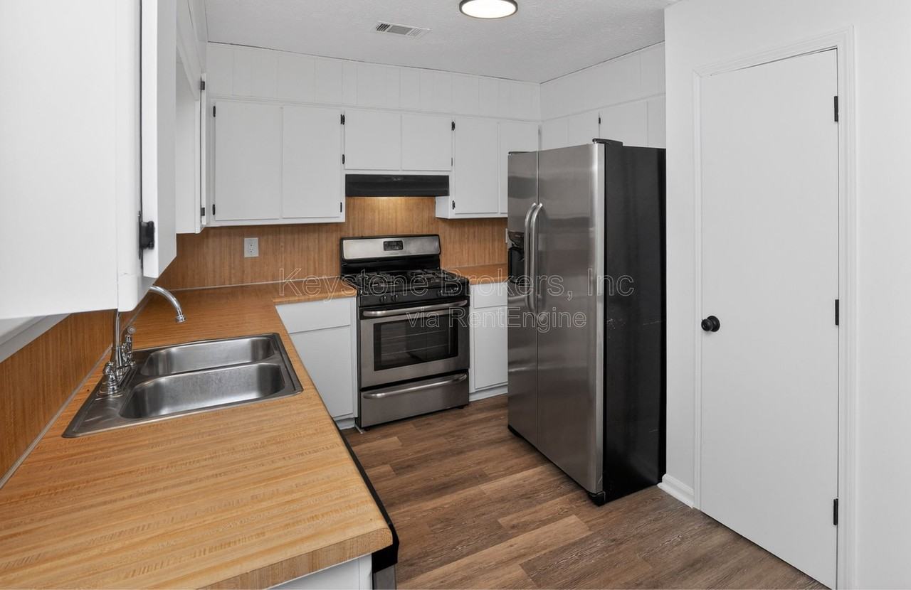 3208 Berrong Way - Photo 3 of 10