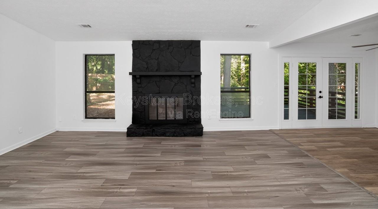 3208 Berrong Way - Photo 4 of 10