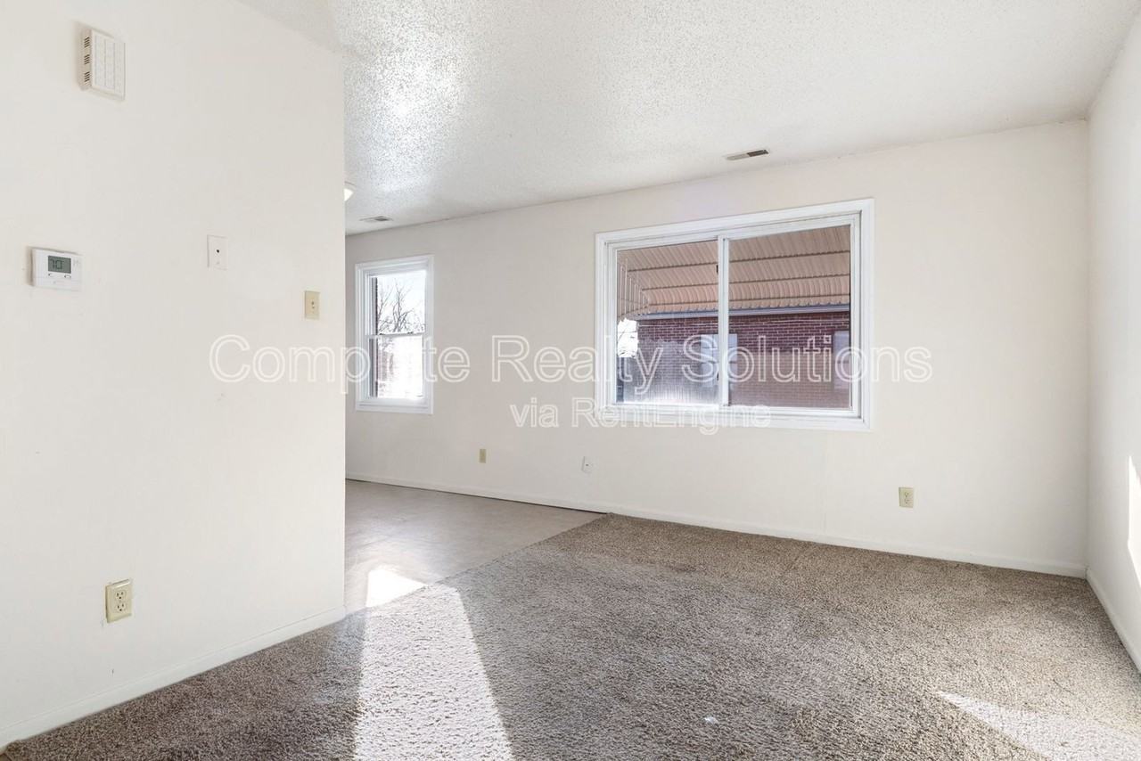 337 Mount Everest Dr - Photo 3 of 30