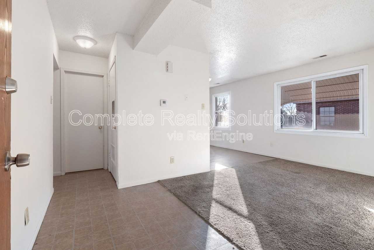 337 Mount Everest Dr - Photo 4 of 30