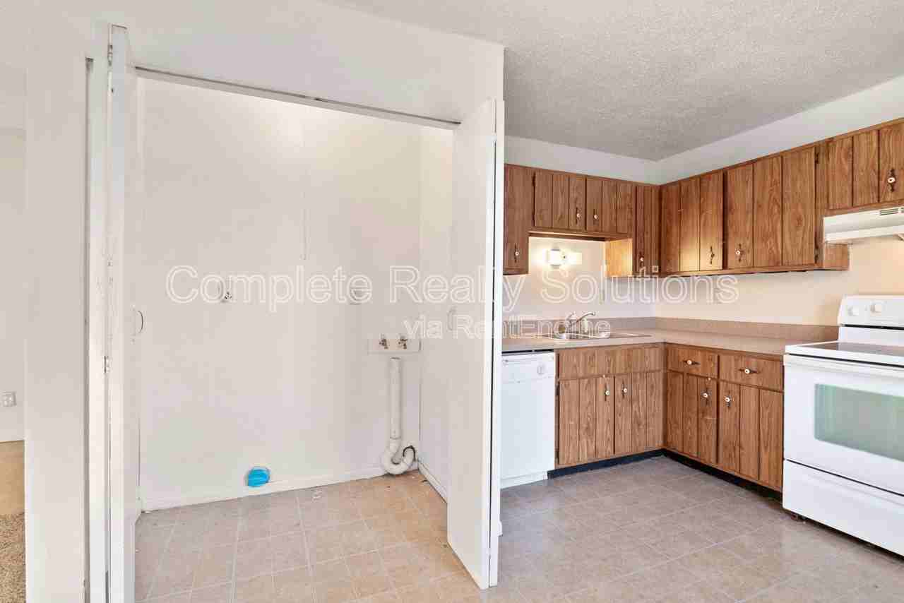 337 Mount Everest Dr - Photo 6 of 30